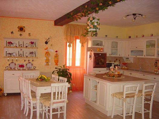 Idee per colorare soggiorno: idee per dipingere le pareti della ... Parete soggiorno provenzale