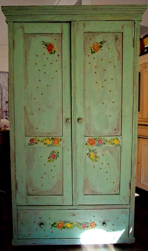 7 spunti per un armadio in stile shabby chic, provenzale e country ... Guardaroba stile country
