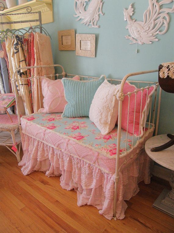 7 idee per la camera del neonato in stile shabby chic, provenzale e ... Cameretta neonato shabby