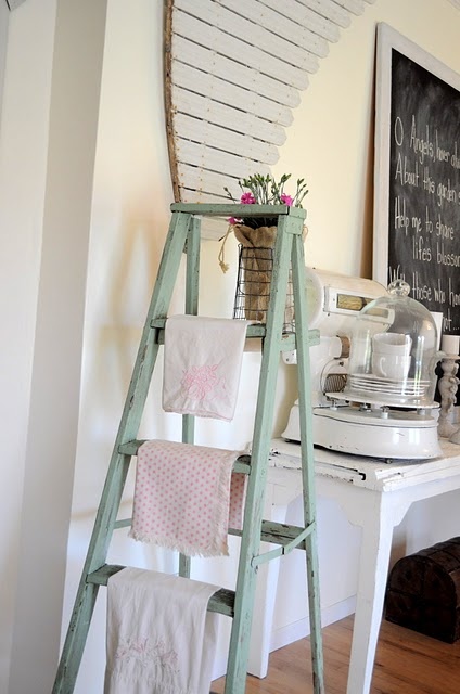 7 idee per la biancheria da cucina in stile shabby chic ... Cucine stile shabby country