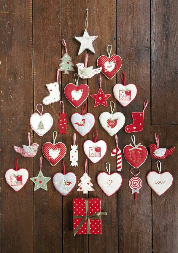 12 consigli e idee per decorare la casa natalizia con il feltro in ... Idee per arredare casa a natale