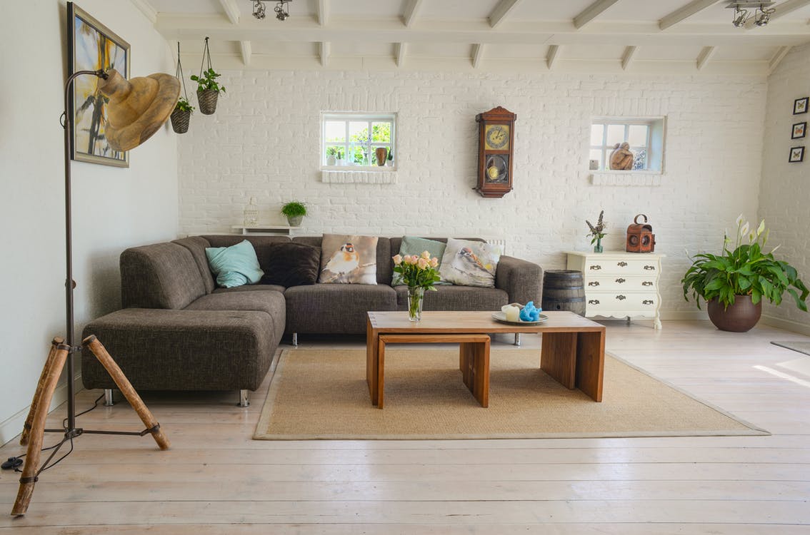 living-room-couch-interior-room-584399 | Arredamento Provenzale