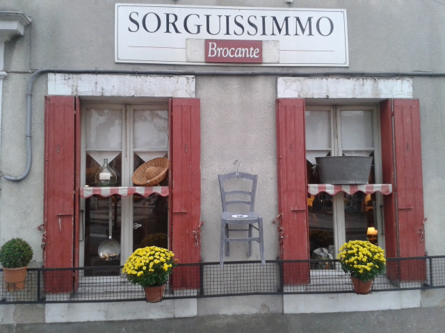 brocante a isle sur la sorgue