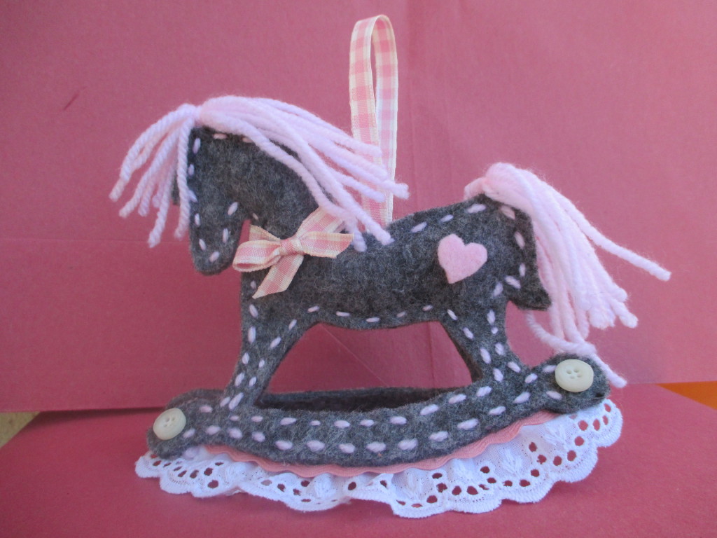 feltro-cavallino-dondolo