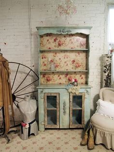 credenza-vintage-fondo-fiori