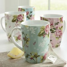 tazze-fiori-azzurre-rosa