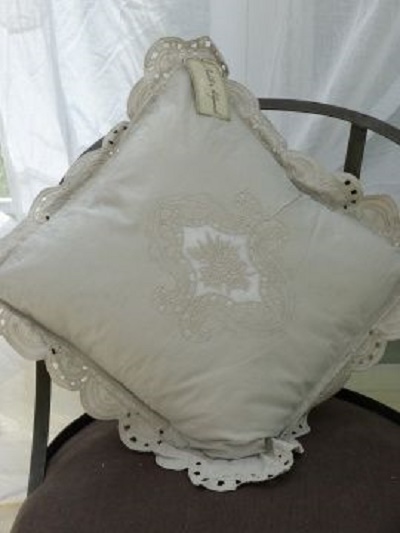 cuscino-bordo-decorato-blanc-mariclò