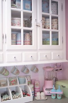 mobiletto-tazze-rosa