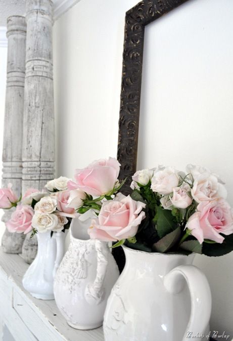 vasi-bianchi-fiori-rosa