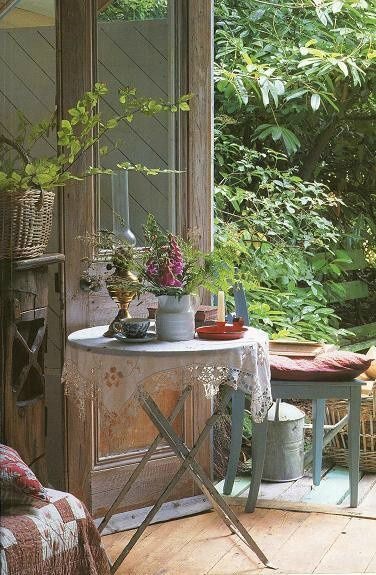 colazione-balcone-tovaglia-pizzo