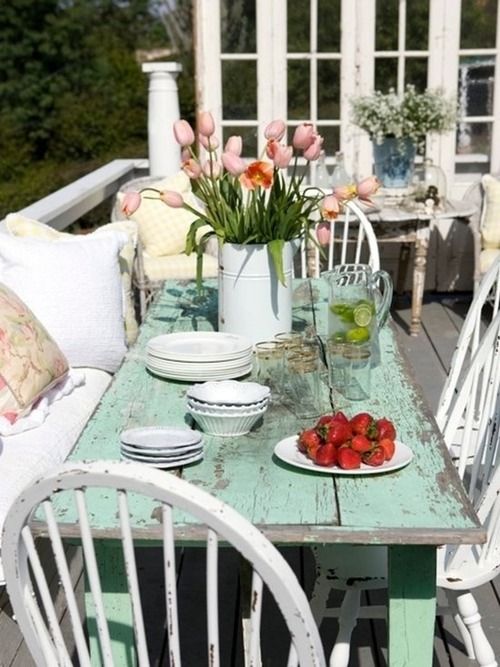 colazione-outdoor-tavolo-legno-decapato