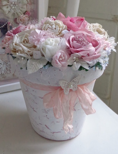 vaso-bianco-fiocco-rosa