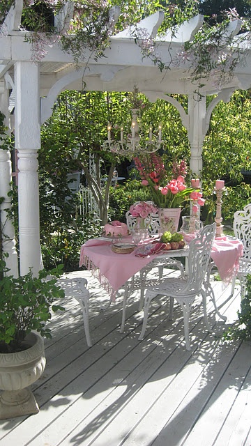 colazione-gazebo-tovaglia-rosa