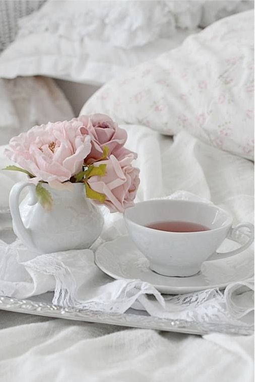 colazione-letto-fiori