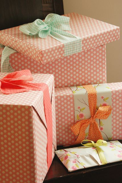 pacchetti-carta-pois-rosa-bianco