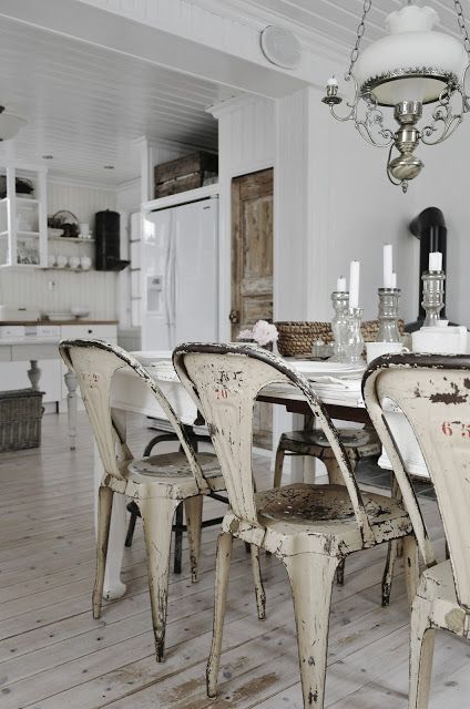 sala-pranzo-sedie-decapato