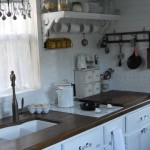 piano-lavandino-legno-mobili-bianchi