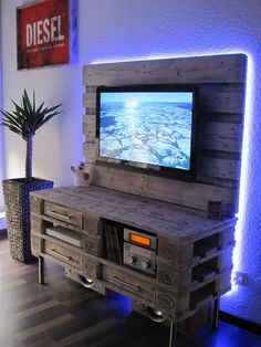 mobile tv pallet