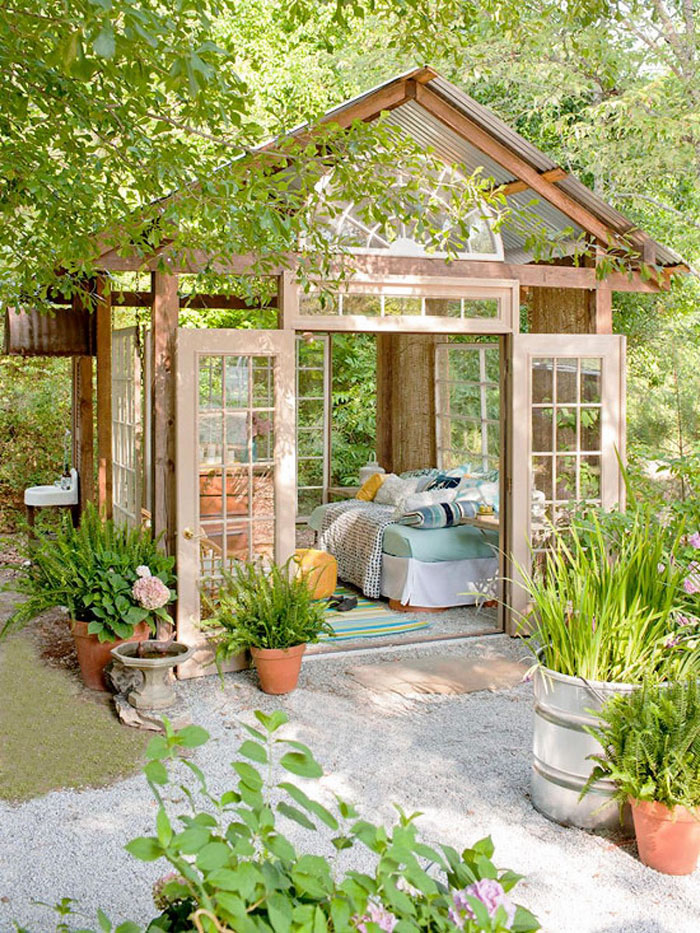 she-sheds-garden-man-caves-5-5707749fa5192__700