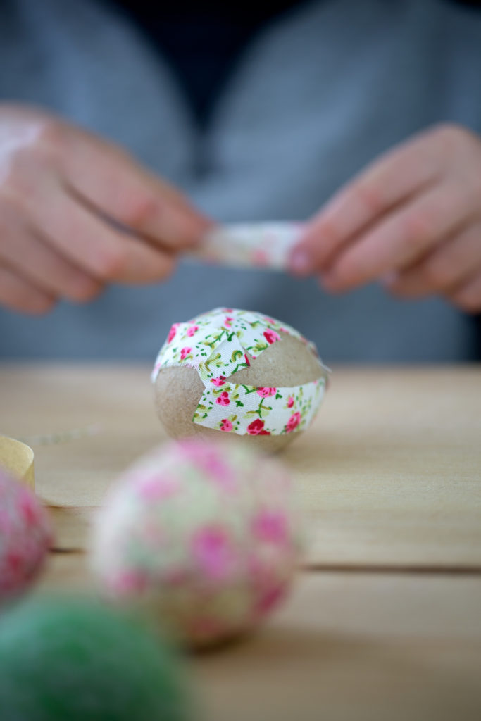 uova pasqua rivestite stoffa fiori