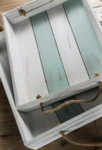 COM-FOUR® 2 Vassoi In Legno Vintage Shabby Chic 25x25 Cm - Ideali Per Colazione E Decorazione