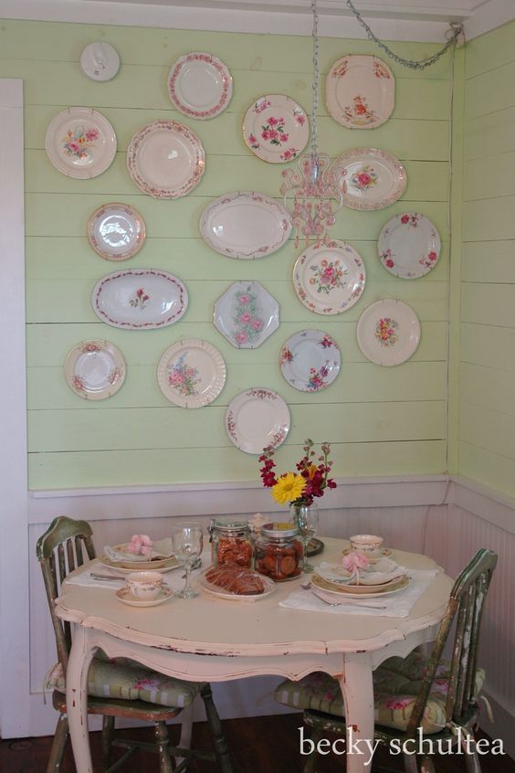 piatti muro cucina