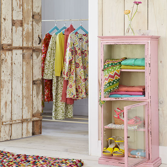 stanza shabby chic mobile decapato rosa