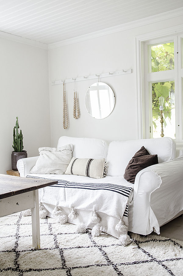 divano specchio sospeso