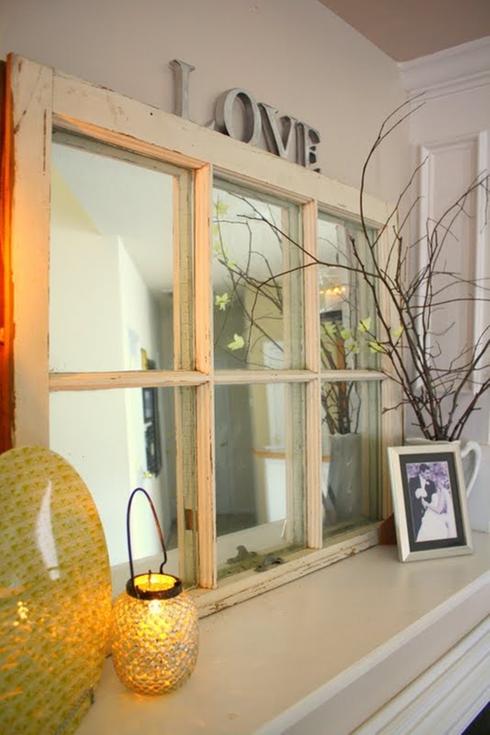 Specchio e vecchia finestra