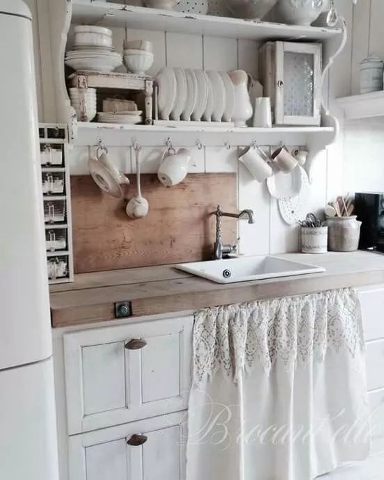 10 Incantevoli Ispirazioni Per Dei Lavelli Da Cucina In Stile Shabby Chic Arredamento Provenzale